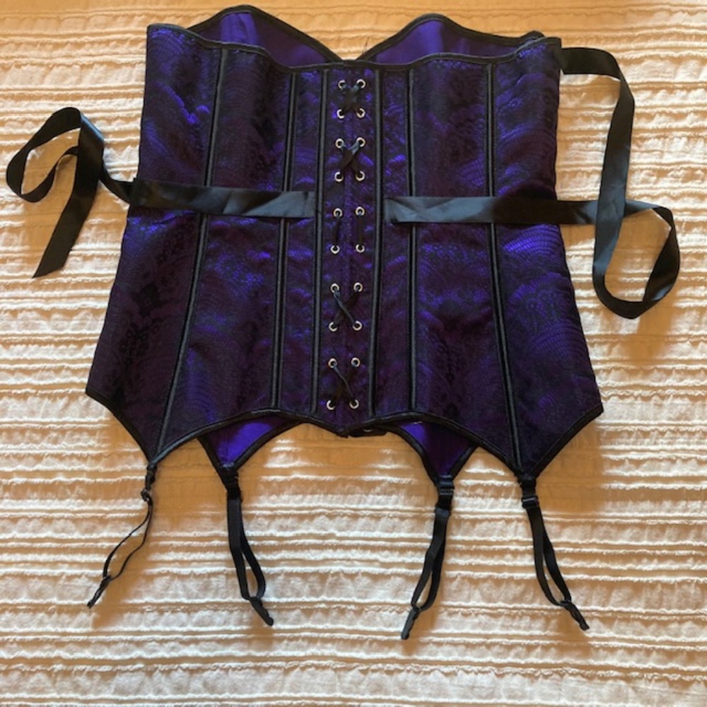 ADORE ME corset